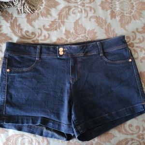 Size 32 Vanity jean shorts